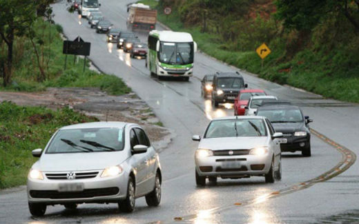 Liminar proíbe provisoriamente multas a farol baixo em rodovias