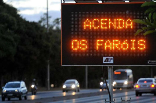 A medida foi anunciada depois que a Justiça Federal decidiu, em 2 de setembro, suspender a cobrança de multas para quem não usa o farol baixo